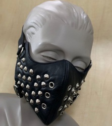 Zwart leren mondmasker met studs van NLLeather - nl-blmm1