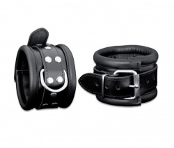 Luxuriöse Fußfesseln aus schwarzem, gepolstertem Leder mit D-Ring – 6,5 cm breit - os-0101-3s